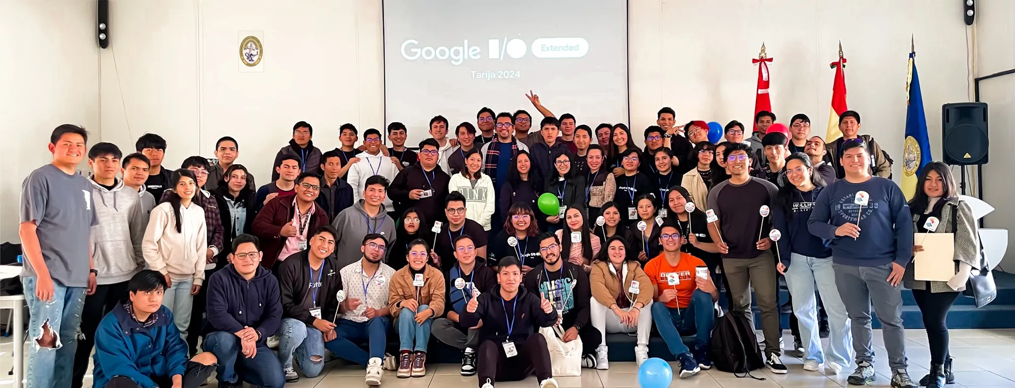 Foto grupal de los asistentes a Google I/O Extended Tarija 2024